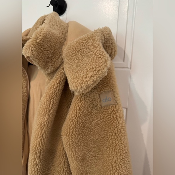 NWOT ALO FOXY SHERPA JACKET CAMEL SIZE SMALL SOLD OUT! - Picture 5 of 12
